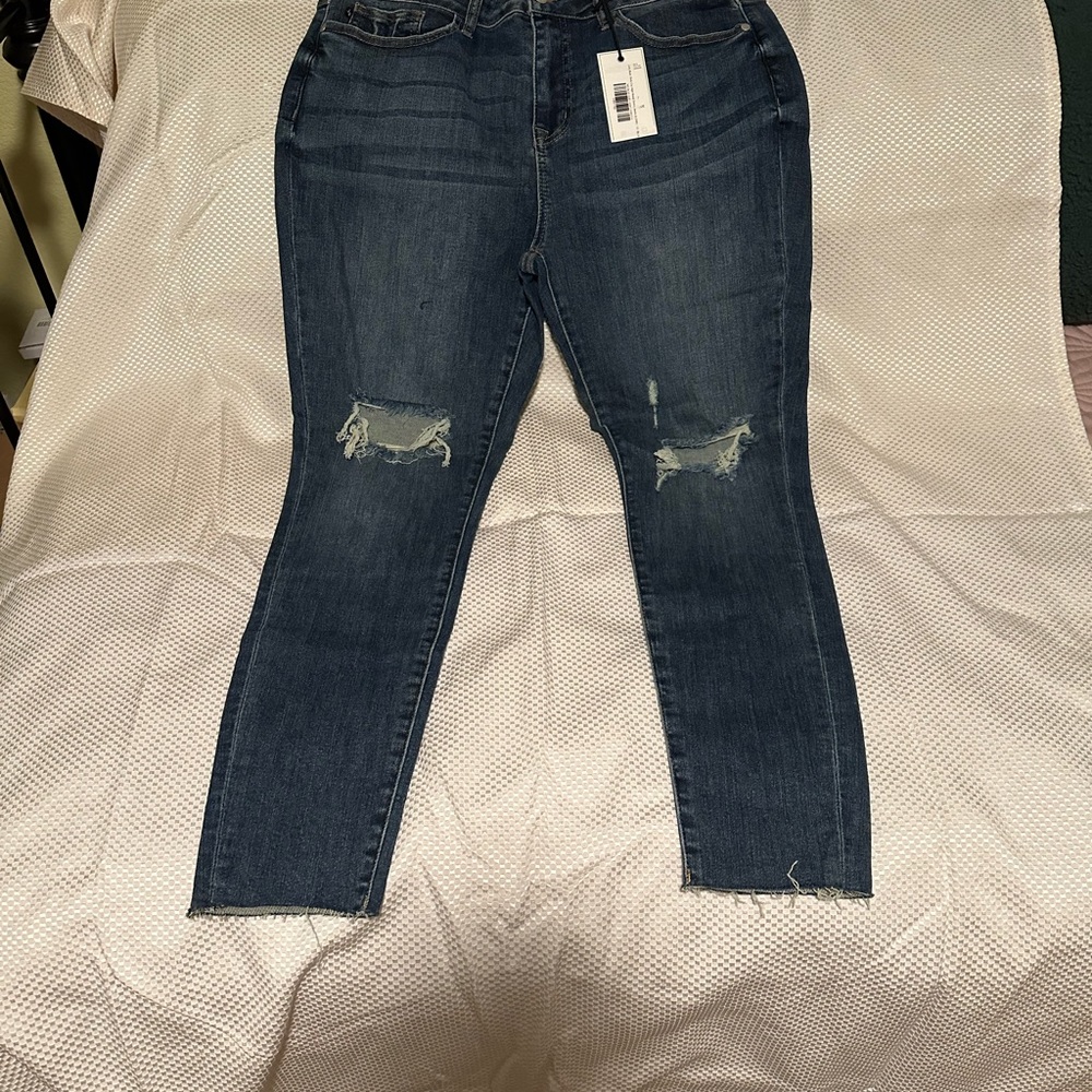 NEW Judy Blue Mid Rise Destroyed Knee Skinny Jeans Size 15